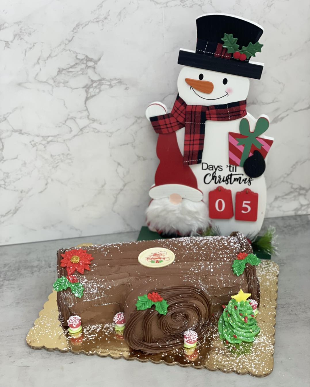 5 days left till Christmas 🎄🎄🎄☃️☃️🎅🎅…you still have time to order your Buche de Noel/Yule...