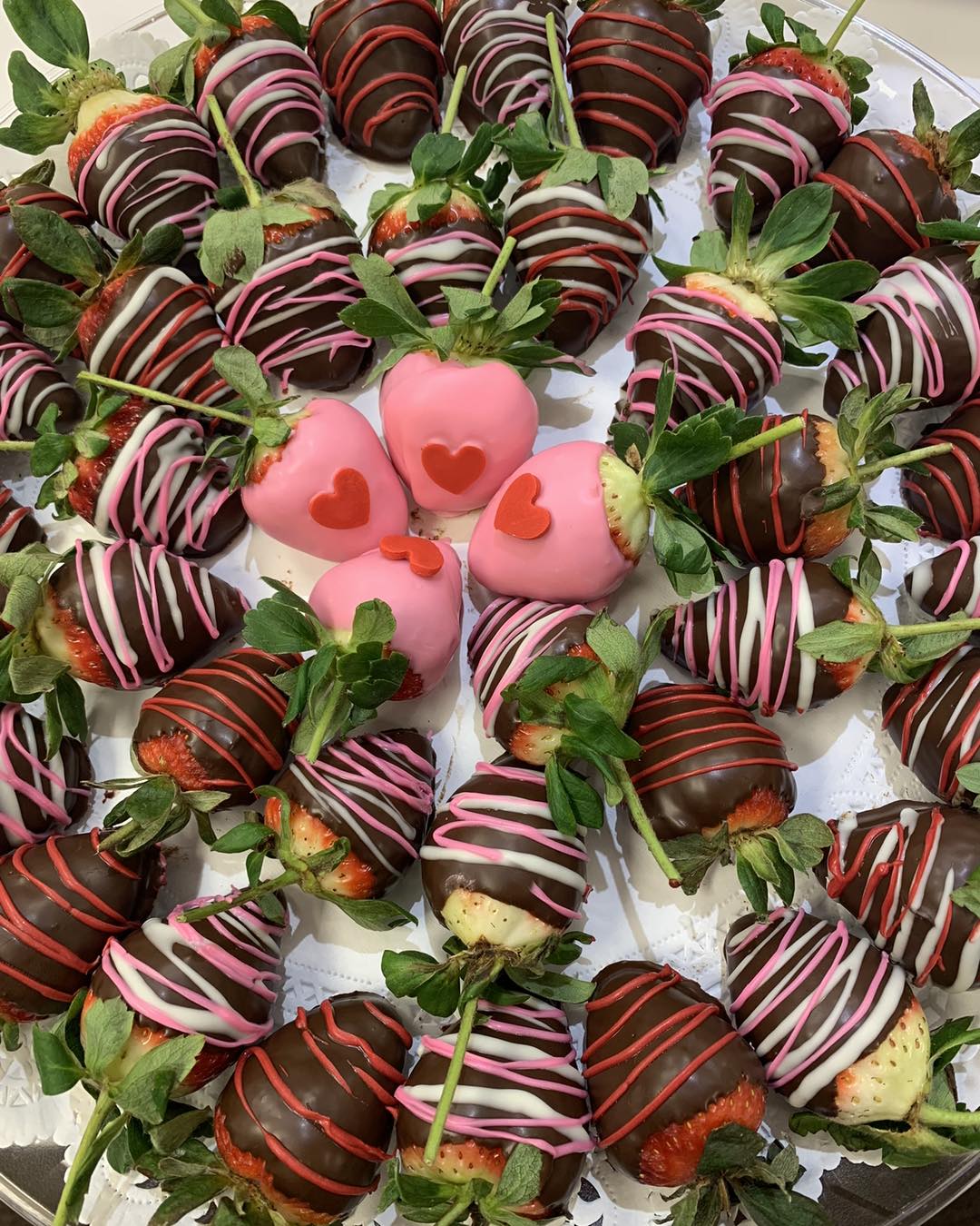Chocolate covered strawberries anyone… call and reserve yours…🍓🍓🍓❤️