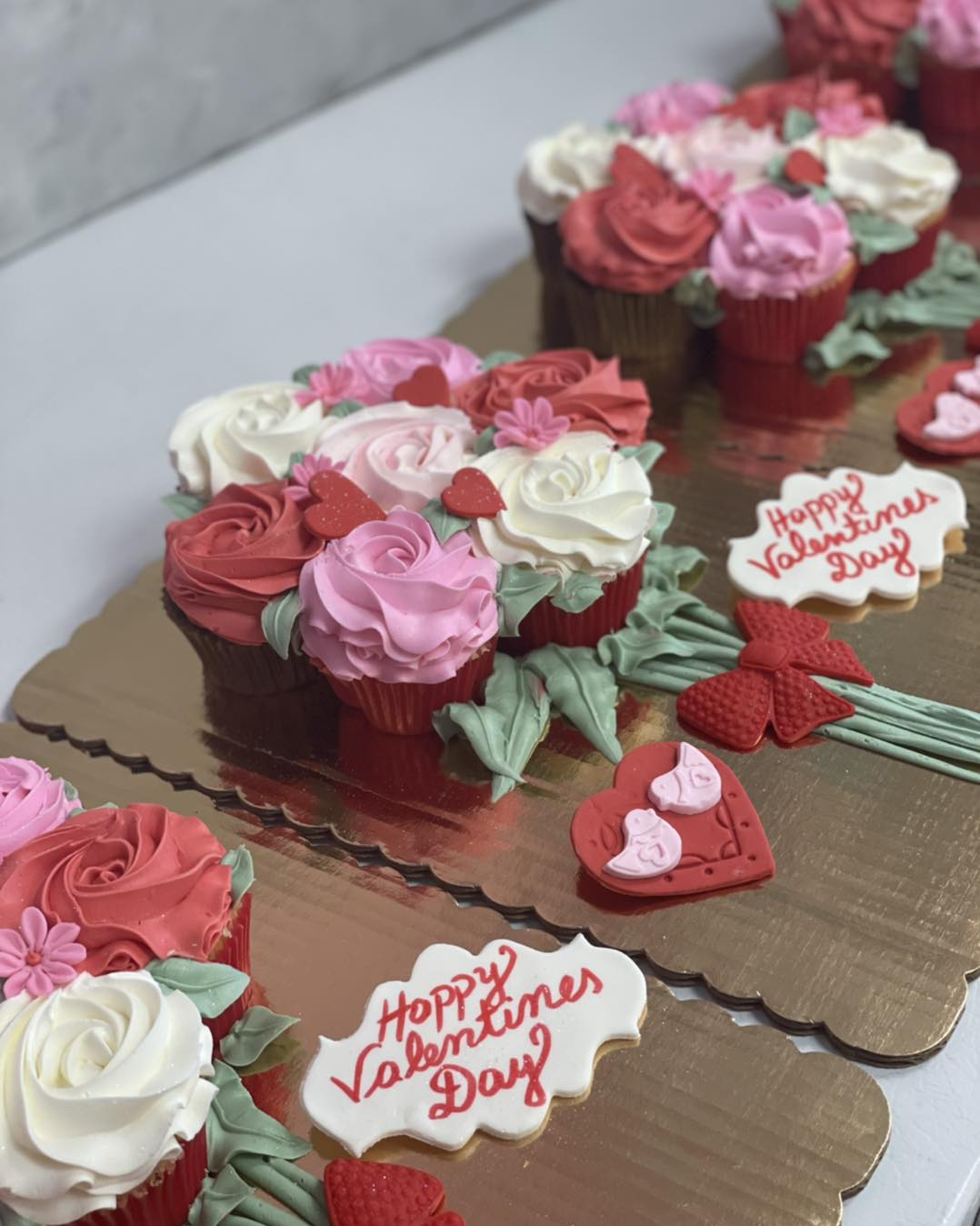 Order your cupcake flower bouquet for your special Valentine soon .. ❤️❤️❤️❤️