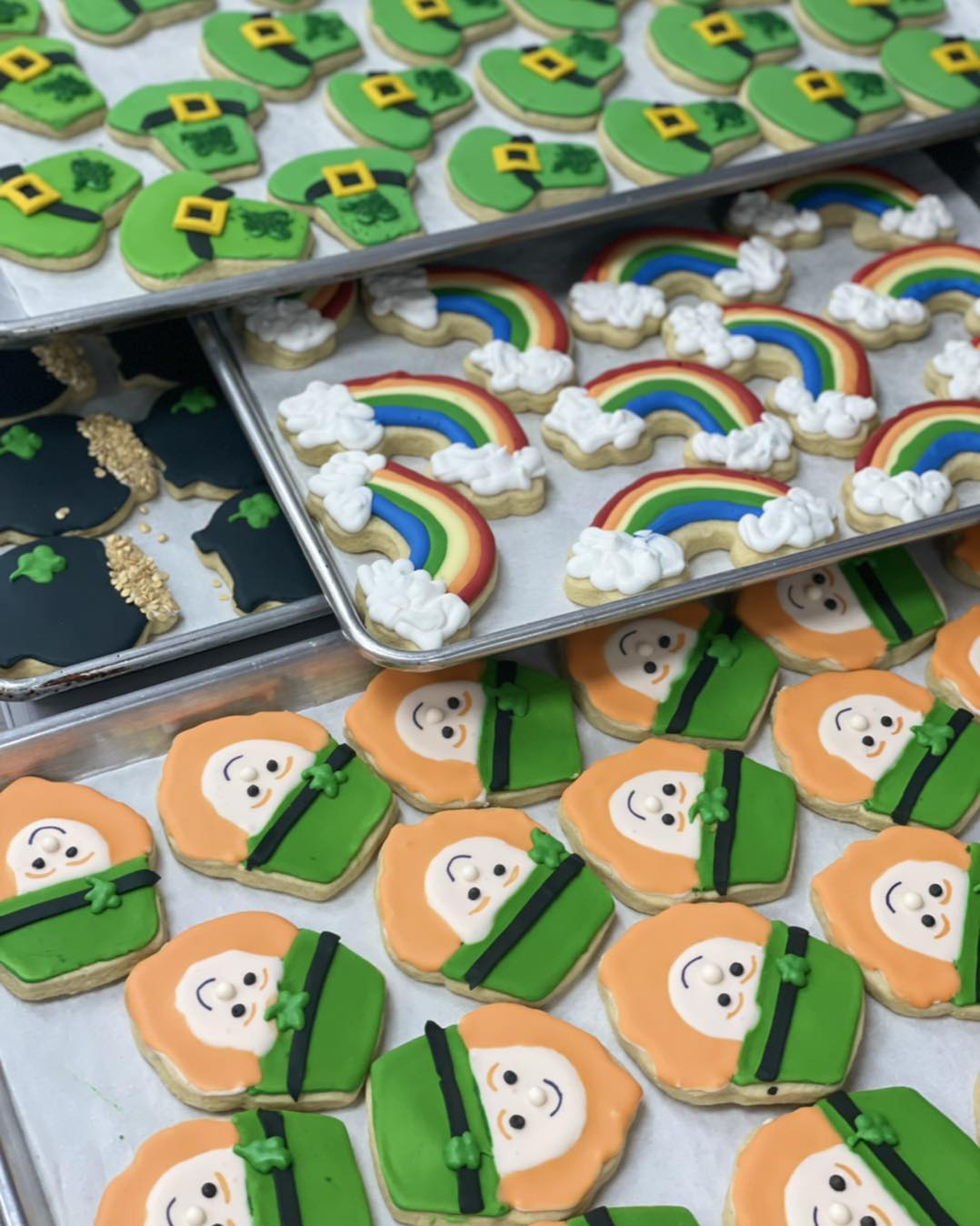 St Patrick’s cookies ready for you to enjoy…🍀🍀🍀🍀🍀🍀 #stpatricksugarcookies...