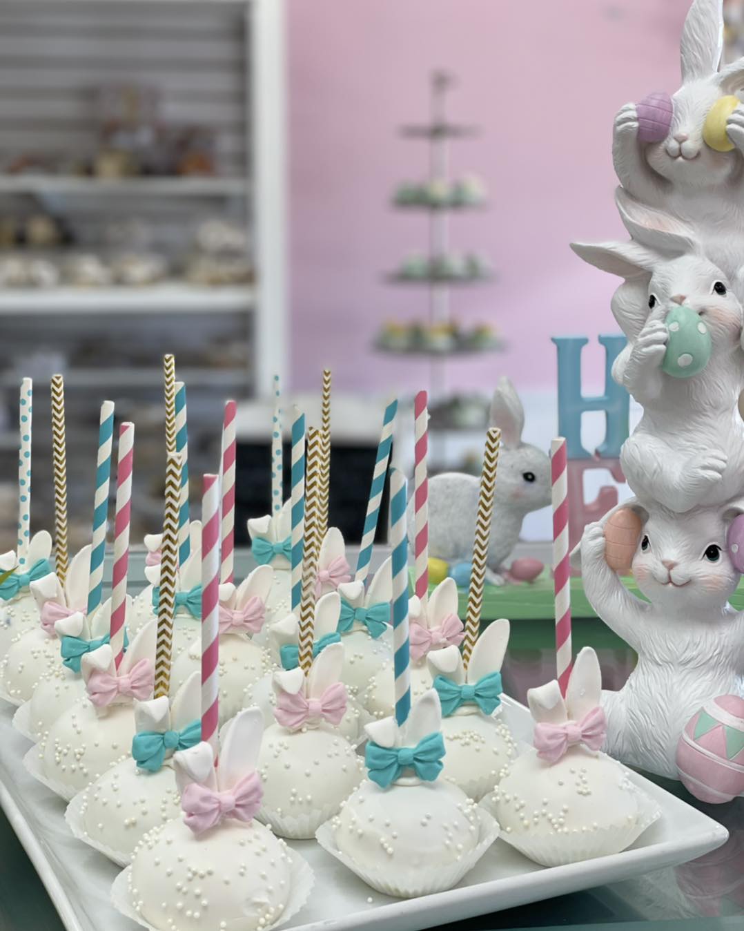 Hop hop hop…. The Easter bunny is almost here Order your cake pops, cupcakes or cakes soon 🐇...