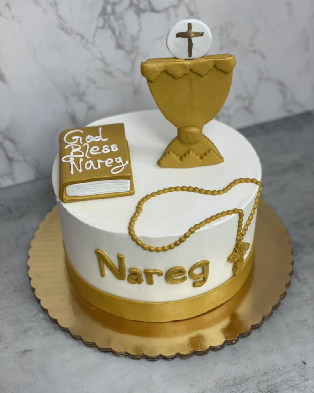 So many communions… order your cake or cupcakes soon …. #communinoncake #alinascakesandcookies...