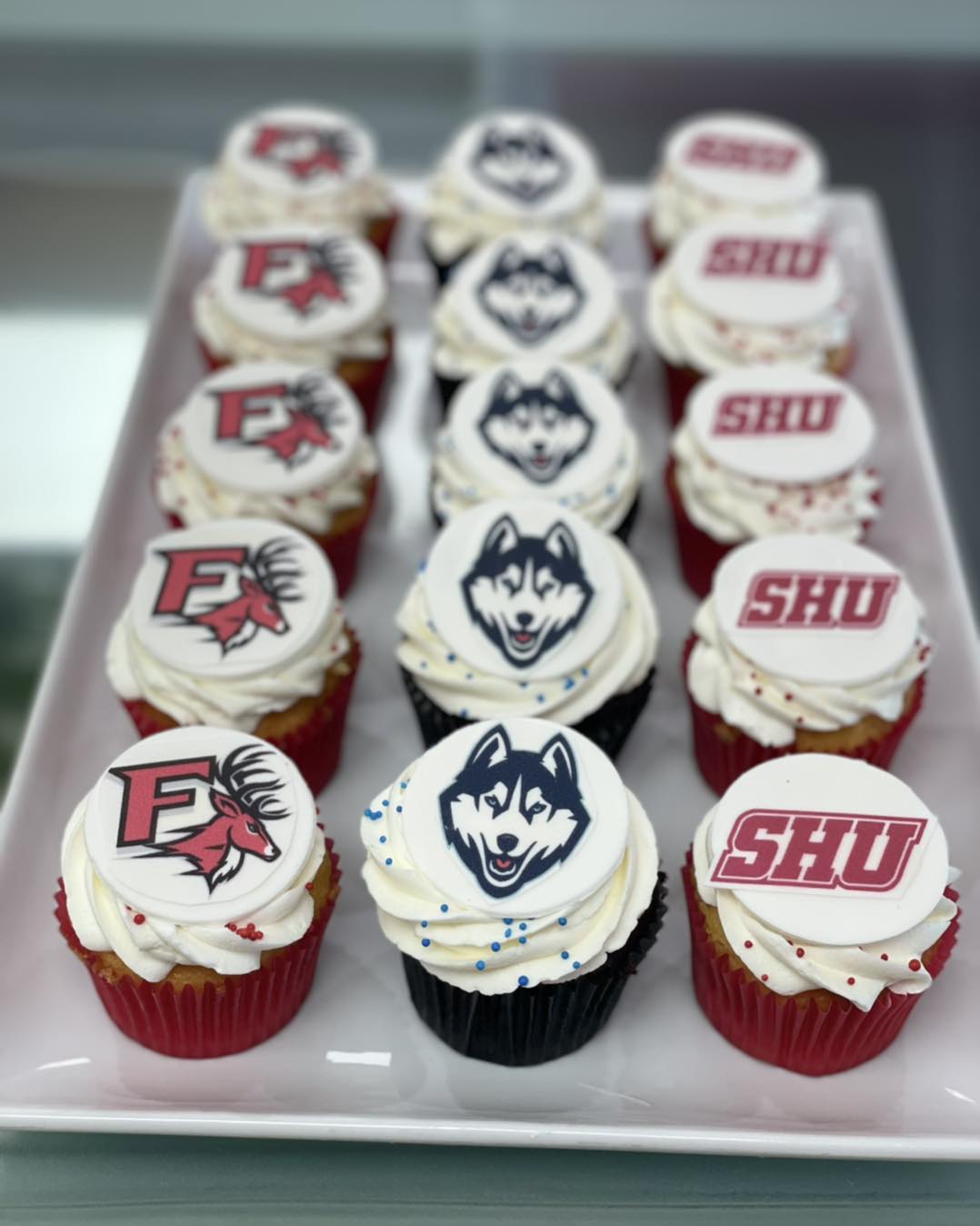 Graduation time is here… order your custom cupcakes, cakes, cookies or cake pops soon…🎓🎓🎓🎓🎓...