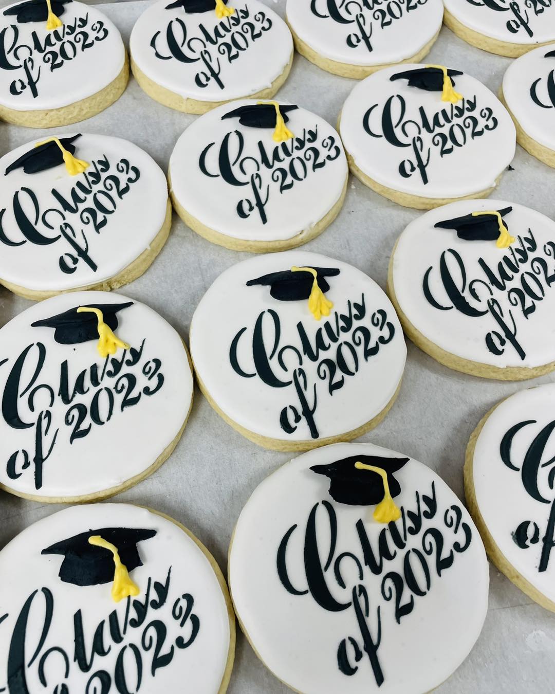 Big graduation weekend coming up… order your cake, cookies or cupcakes soon 🎓🎓🎓🎓...