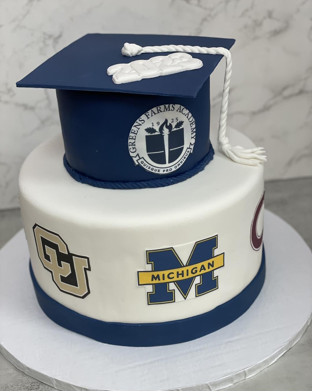 Congratulations to all Greens Farm Academy graduates!!! 🎓🎓🎓🎓 #graduationcake...